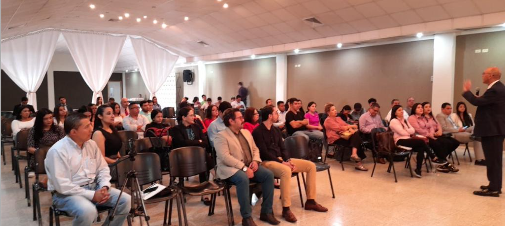 Jorge Santiago Barnés visita Honduras para fomentar el desarrollo educativo&hellip;