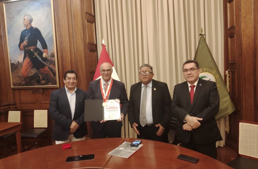 El presidente de ALEPH, Jorge Santiago Barnés, reconocido en el Congreso&hellip;