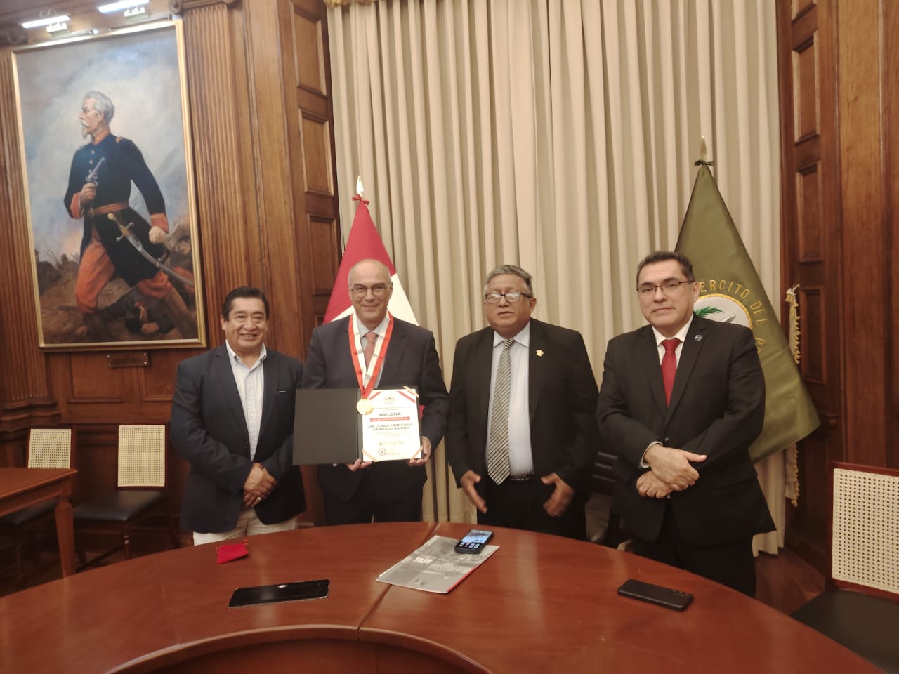 El presidente de ALEPH, Jorge Santiago Barnés, reconocido en el ...