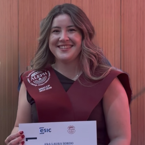Ana Laura Sordo en su graduación en ALEPH